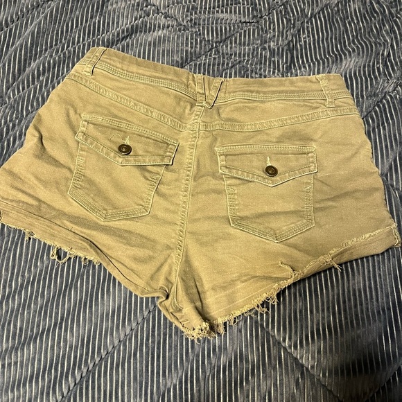 Rewash Hi-Rise Patch Pocket Shorts - Picture 2 of 4